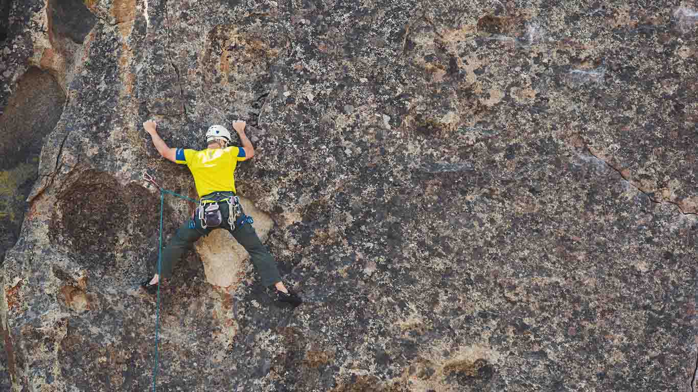Bouldering vs Rock Climbing