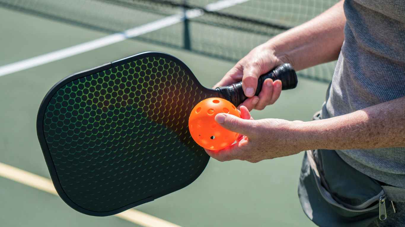 How to Hold a Pickleball Paddle