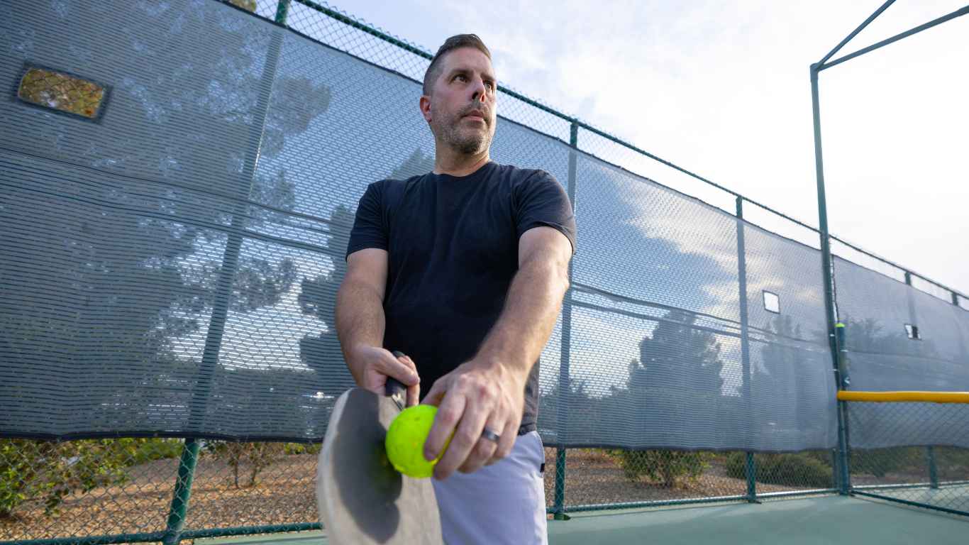 How to Hold a Pickleball Paddle