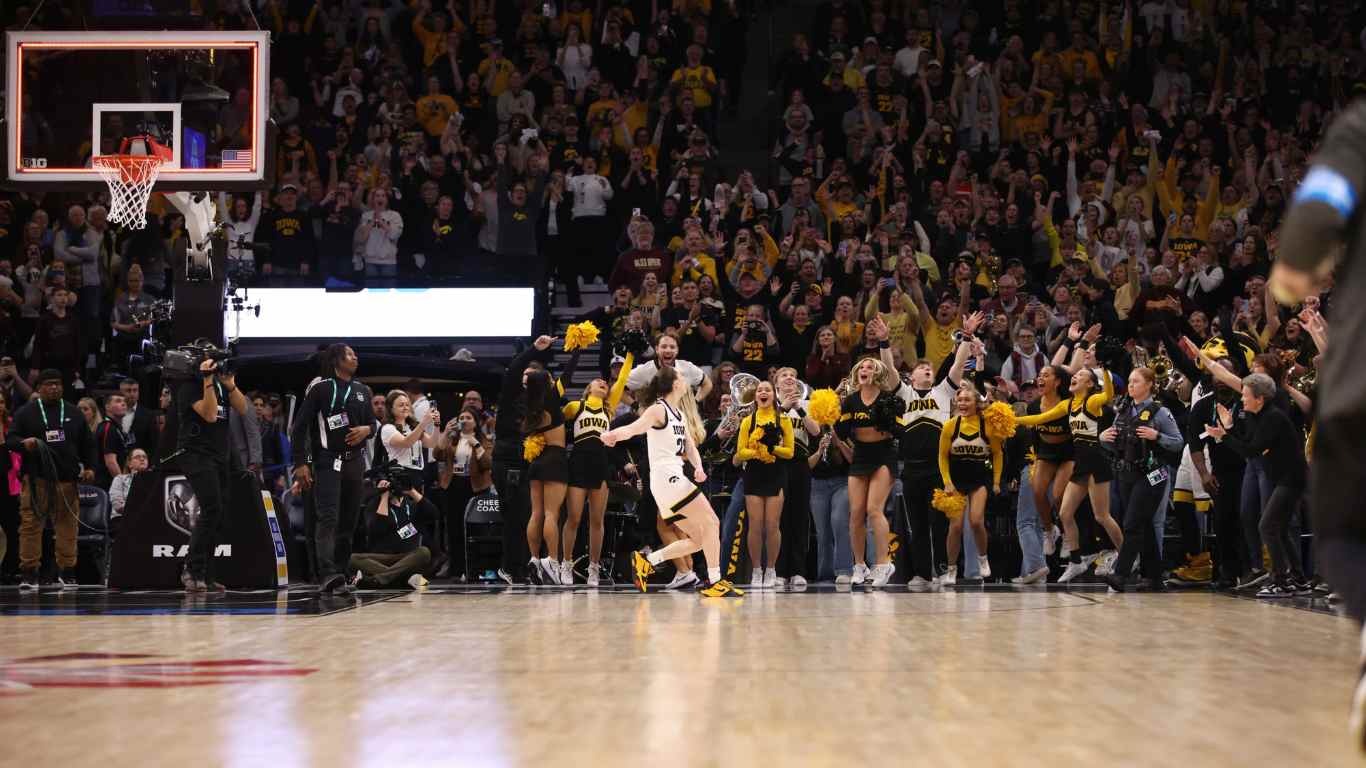 Ice Cube And Caitlin Clark meeting